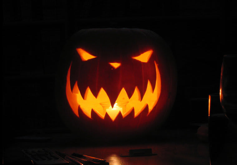 give-you-a-creepy-1-minute-halloween-ambient-soundtrack